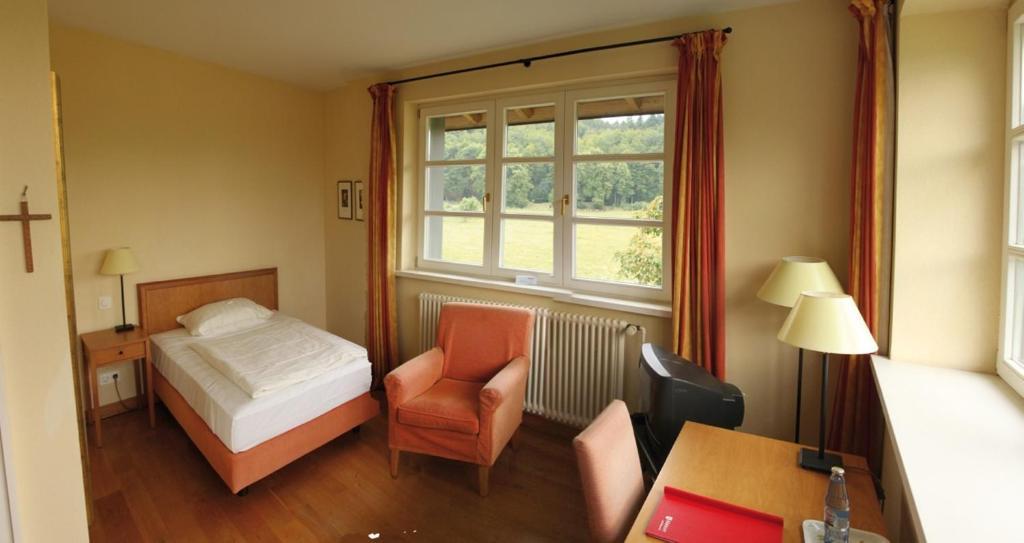 Malteser Kommende Engelskirchen Room photo